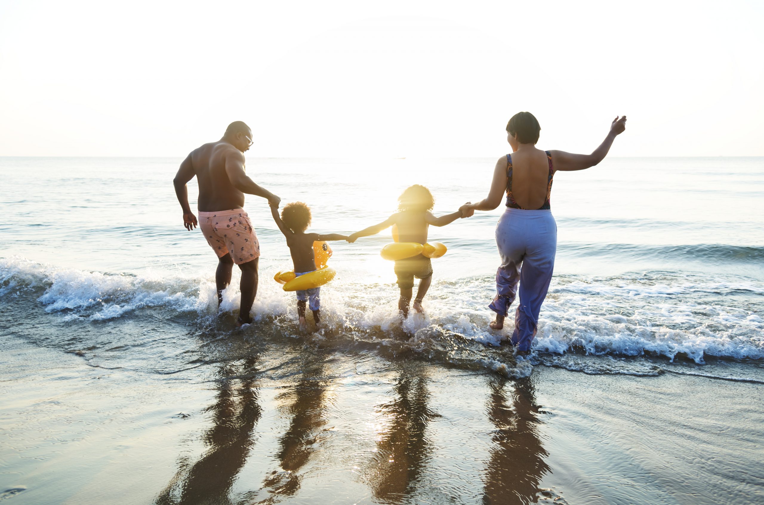 What you need to know before vacationing with other families