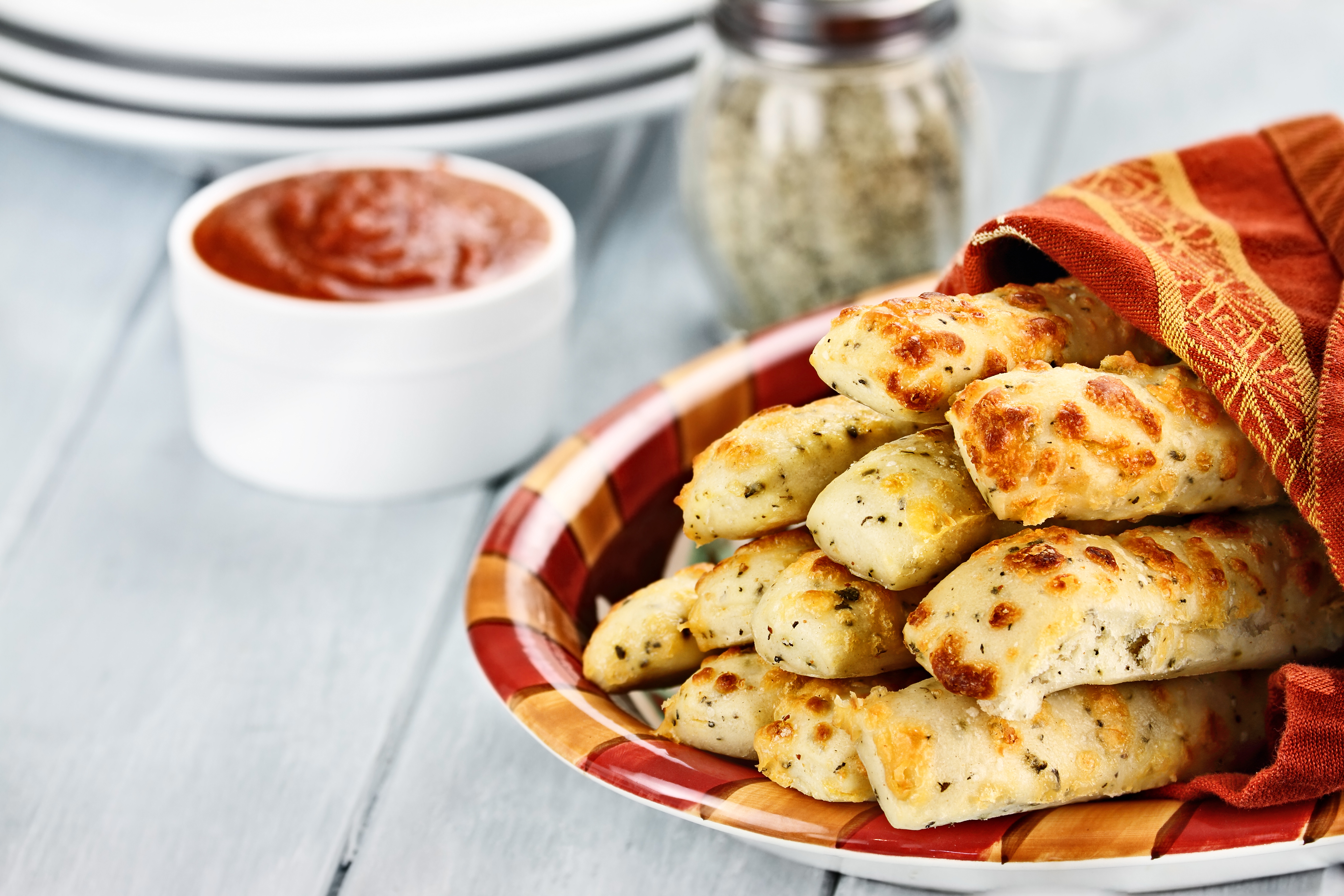 Easy Homemade Cheesy Breadsticks It's Really Kita